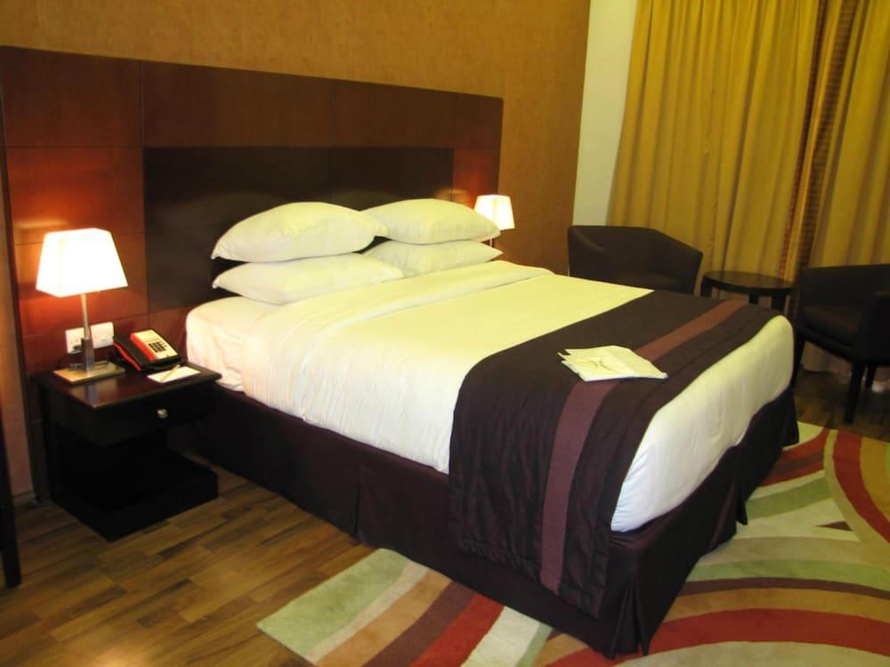 Al Khoory Hotel Apartments Al Barsha Dubai Exteriör bild